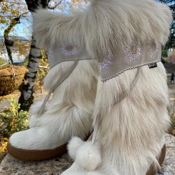 Oscar sport fur pom pom boot sz38 (approx US 7) - Picture 3 of 7